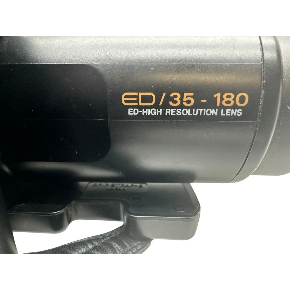 OLYMPUS IS-3 DLX ED QUARTZ DATE‎ 35mm w/35-180mm LENS Film Camera
